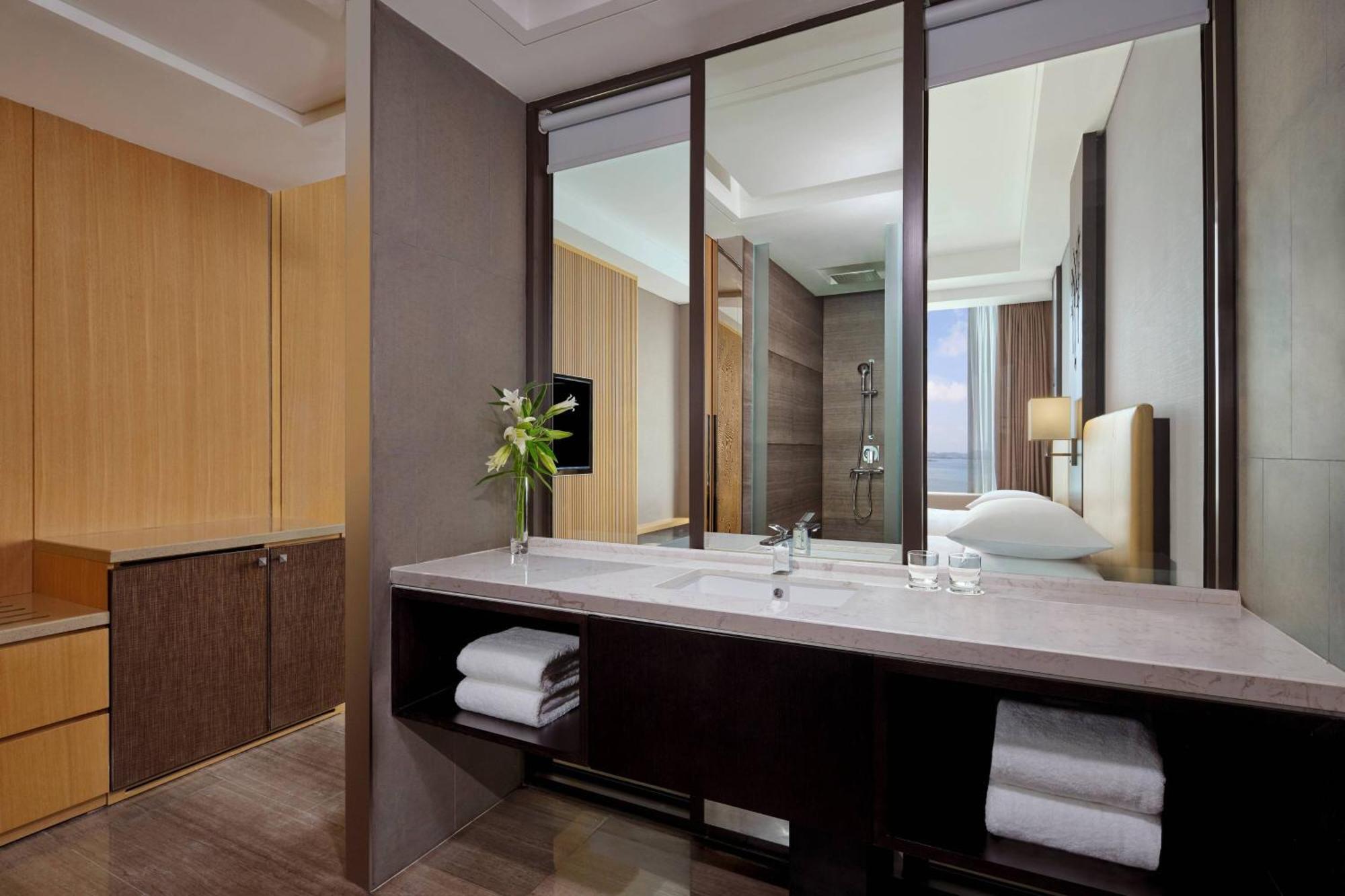 Batam Marriott Hotel Harbour Bay Нагоя Экстерьер фото